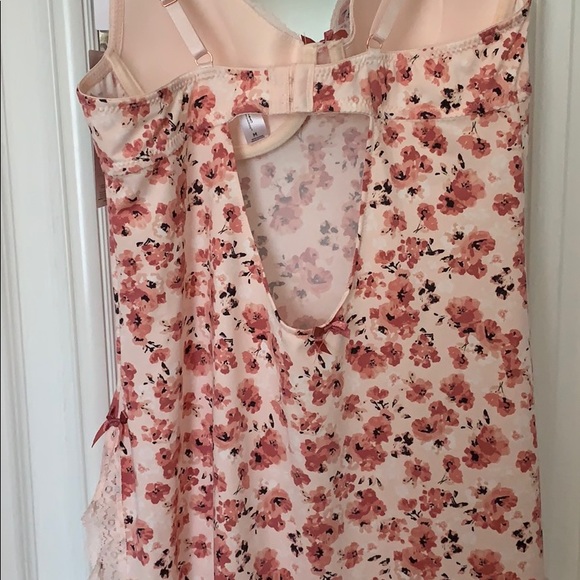 Pink floral and lace nightie - Picture 5 of 6